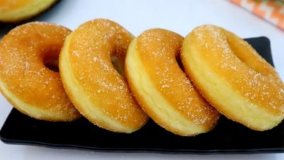 Domácí kynuté nadýchané donuty