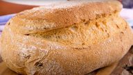 Celozrnný chléb s otrubami kynutý v lednici