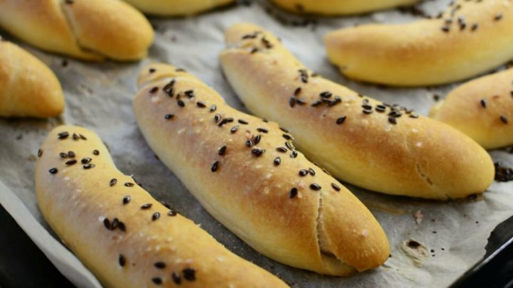 15 receptů na domácí pečivo: Poctivé chleby, rohlíky a veky k večeři i na chlebíčky a jednohubky