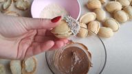 Ořechy s kokosovým krémem a čokoládovou polevou