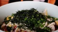 Ředkvičkový salát s krabími tyčinkami