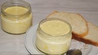 Domácí tavený sýr z tvarohu a másla