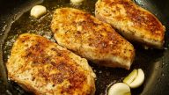 15 receptů na obědy a večeře z kuřecího masa: Nejlepší nápady pro všední den i neděli