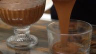 Čokoládové poháry s drcenými ořechy