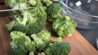 Zapečená brokolice se zeleninou a sýrem