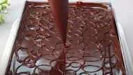 Vláčné čokoládové řezy s meruňkovým krémem