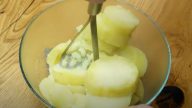 Plněné obalované palačinky s bramborovou náplní