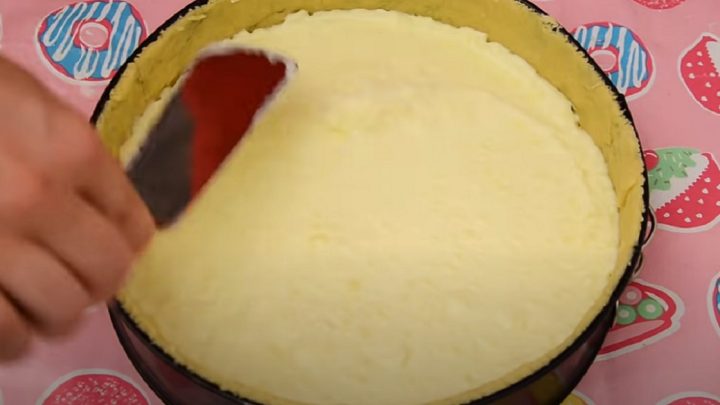 Smetanový cheesecake s lesním ovocem