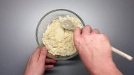Bramborové lokše s rozpuštěným máslem