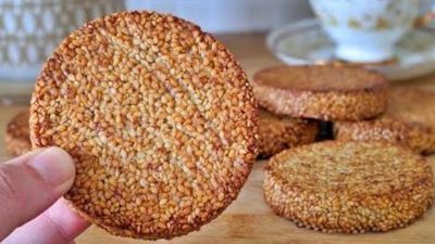 Pečené sezamové sušenky ze dvou surovin