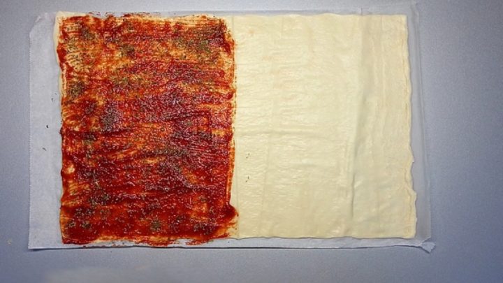 Kostičky z listového těsta se šunkou a sýrem