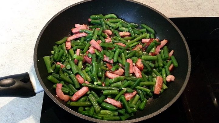 Fazolky se slaninou a česnekem