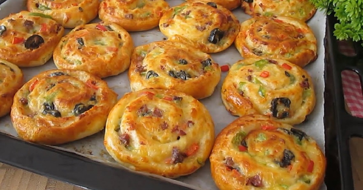 https://varimedobroty.cz/wp-content/uploads/2024/03/pizza-sneky-plech.jpg
