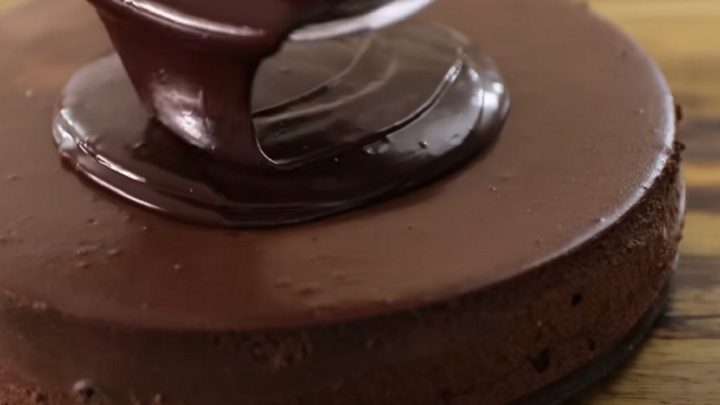 Čokoládový cheesecake se smetanou