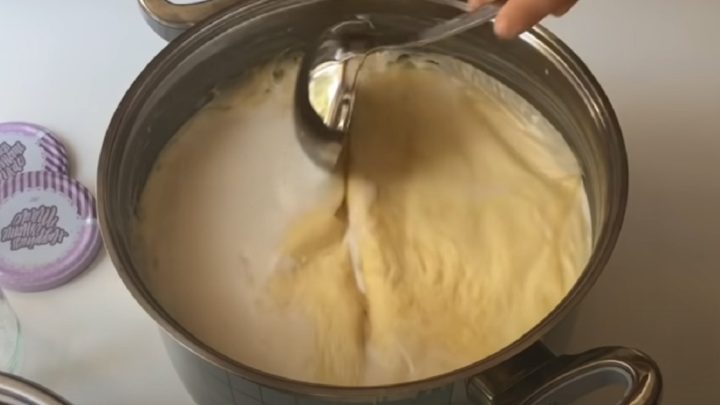 Hustý domácí jogurt ze 2 ingrediencí