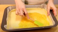 Levný smetanový koláč s citronovou náplní