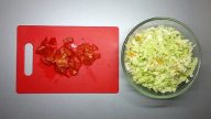 Pekingský salát s jarní cibulkou a mrkví
