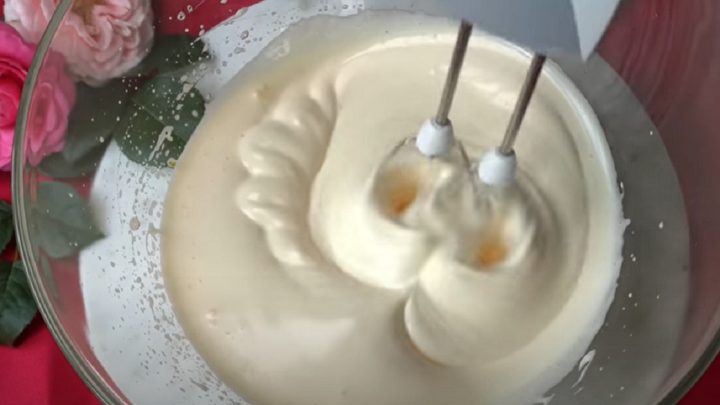 Jahodové řezy s mascarpone krémem