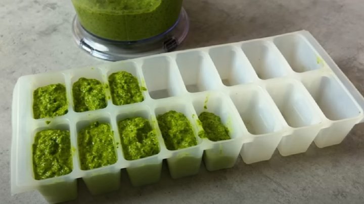 Bylinkové pesto s medem a citronovou šťávou