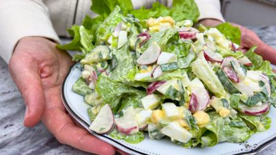 Zeleninový letní salát s vejci a majonézou