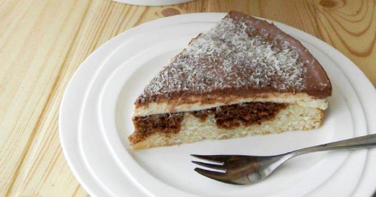 Dvoubarevná buchta s čokoládovou polevou