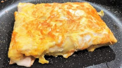 Tortilla s vejcem, šunkou a sýrem