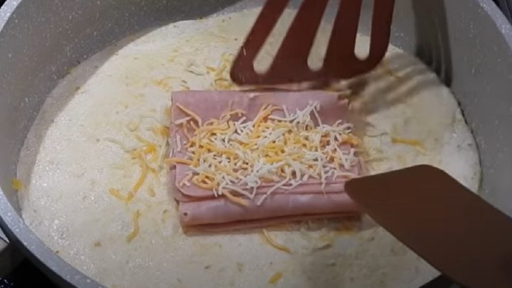 Tortilla s vejcem, šunkou a sýrem