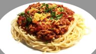 Rychlé špagety s mletým masem a rajčaty