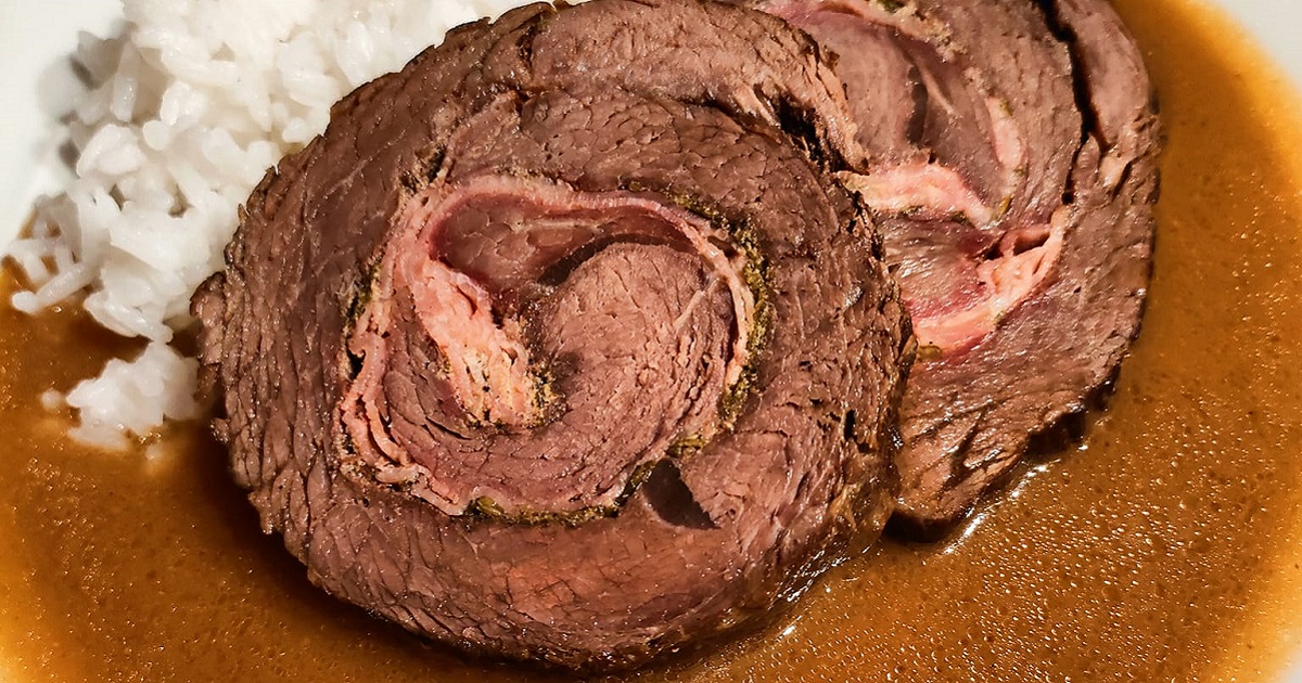 Hovězí roláda s anglickou slaninou a hořčicí