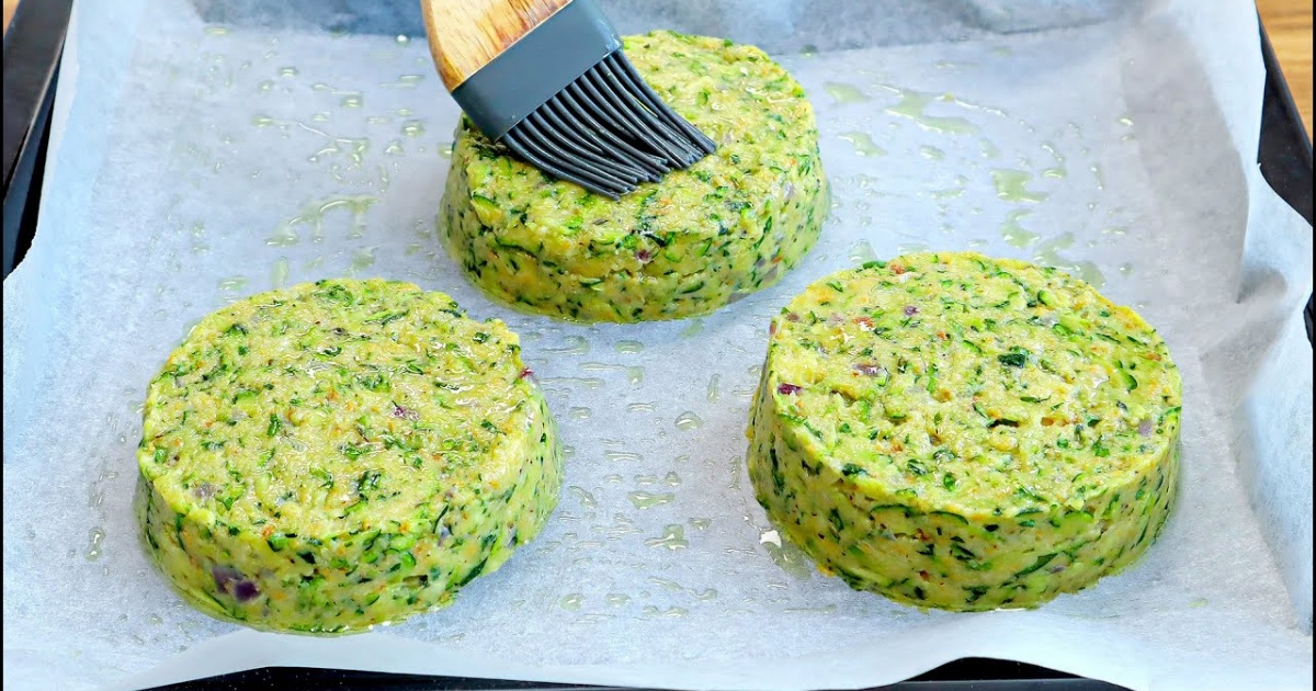 Pečené cuketové koláče s parmezánem