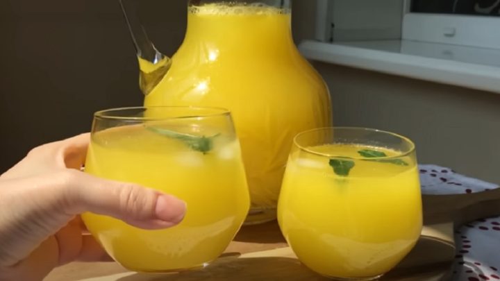 Sladká turecká limonáda z citrusů