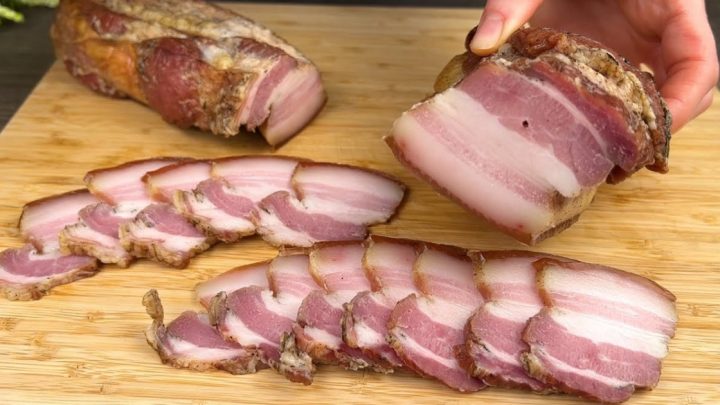 Domácí česneková slanina z vepřového bůčku