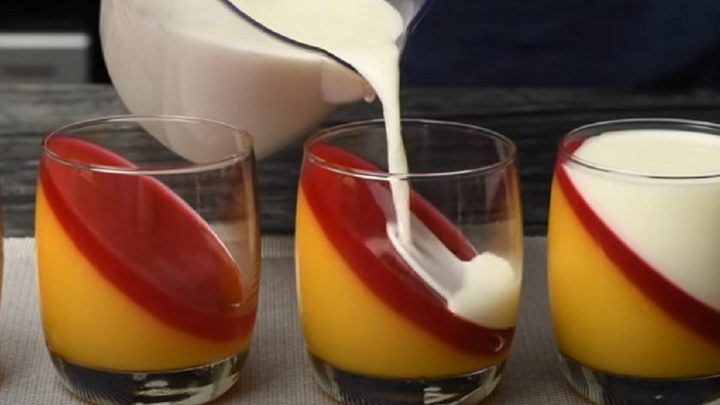 Mangová panna cotta s malinami