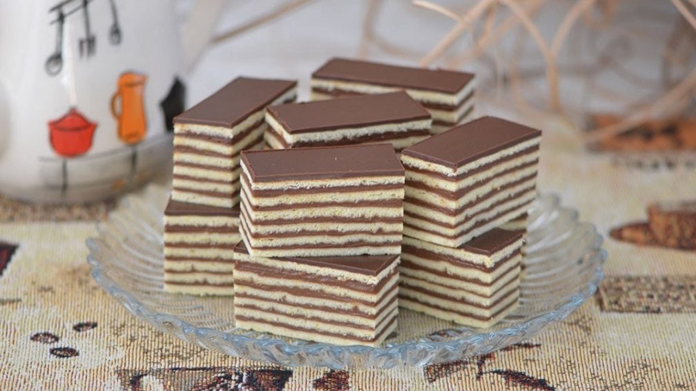 Čokoládový dort ve stylu Ferrero Rocher - VařímeDobroty.cz