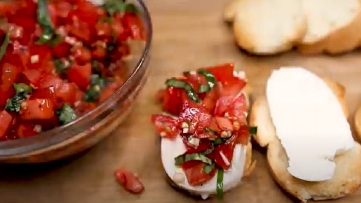 Italské kanapky s rajčaty à la bruschetta