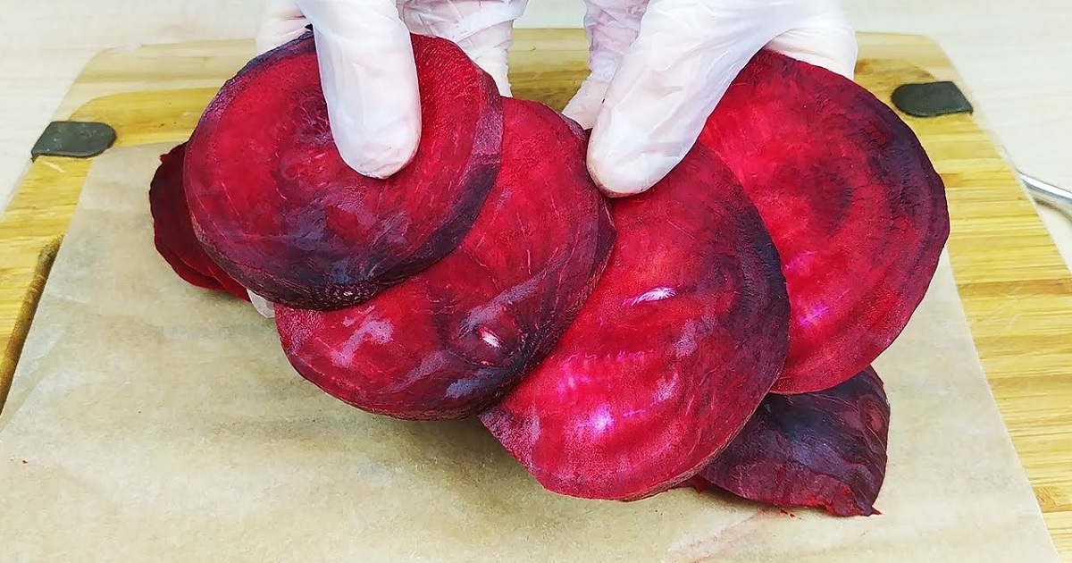 Smažená červená řepa s cibulí – VařímeDobroty.cz