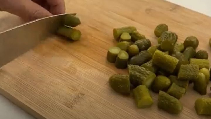 Pomazánka z taveného sýru a okurek