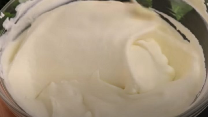 Smetanové poháry s bílou čokoládou