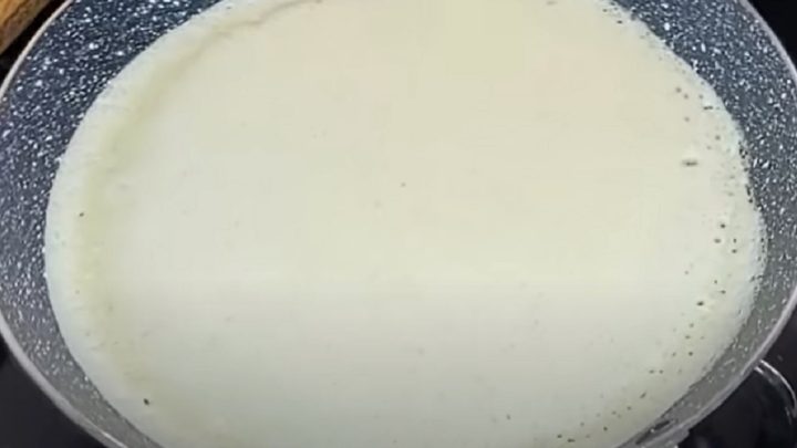 Rychlý palačinkový dort s čokoládou a ovocem