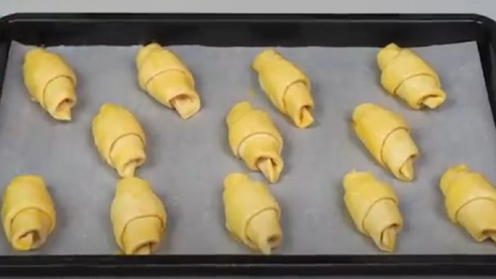 Rohlíčky plněné šunkou a sýrem