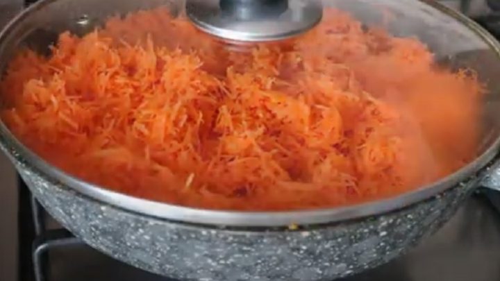 Mrkvová roláda se sýrem a koprem