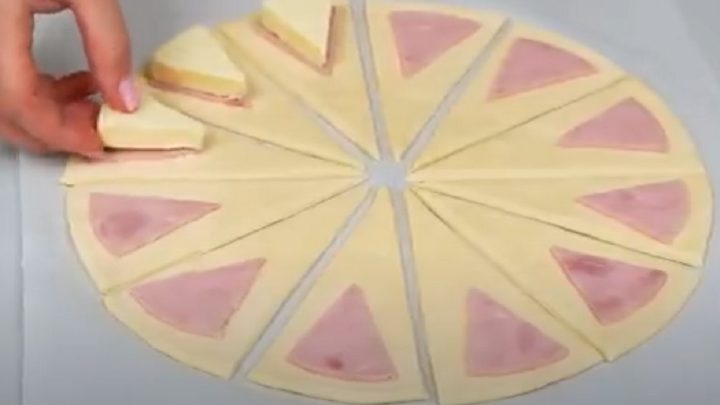 Rohlíčky plněné šunkou a sýrem