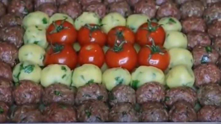 Zapečené masové kuličky s bramborami