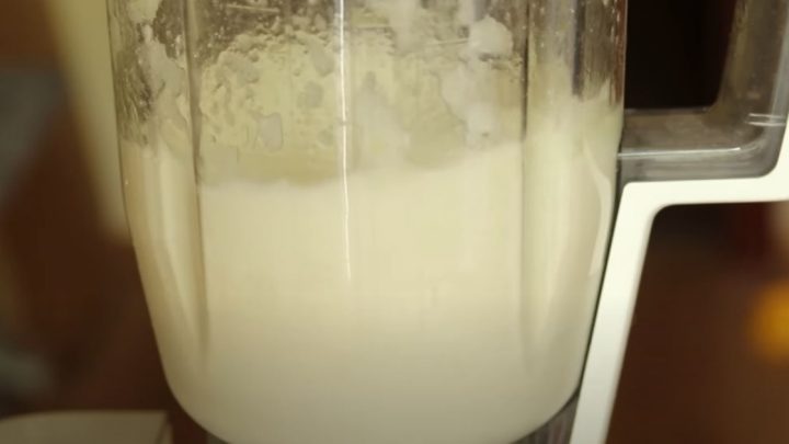 Křupavé cibulové krekry s kurkumou