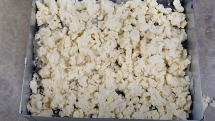 Koláč s makovou náplní a drobenkou