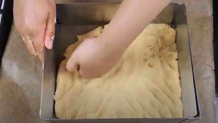 Koláč s makovou náplní a drobenkou