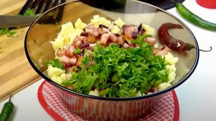 Závitky z pekingského zelí se slaninou