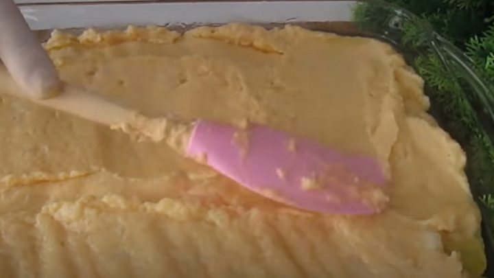 Květákový nákyp s houbami a čedarem