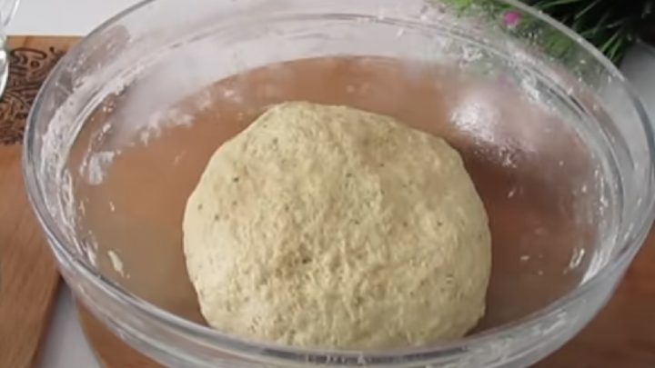 Smažené placky z nakládaných okurek