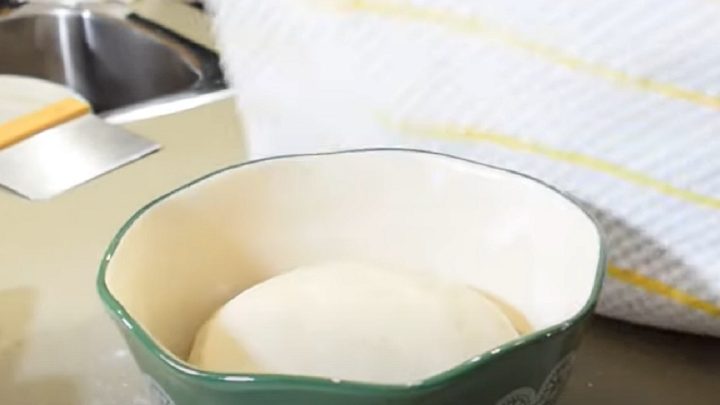 Plněné rohlíky z kynutého těsta